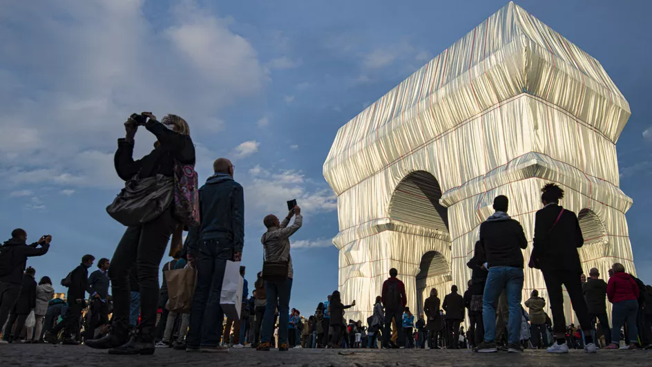 Six millions de visiteurs pour l’Arc de Triomphe « empaqueté », oeuvre posthume de Christo – franceinfo