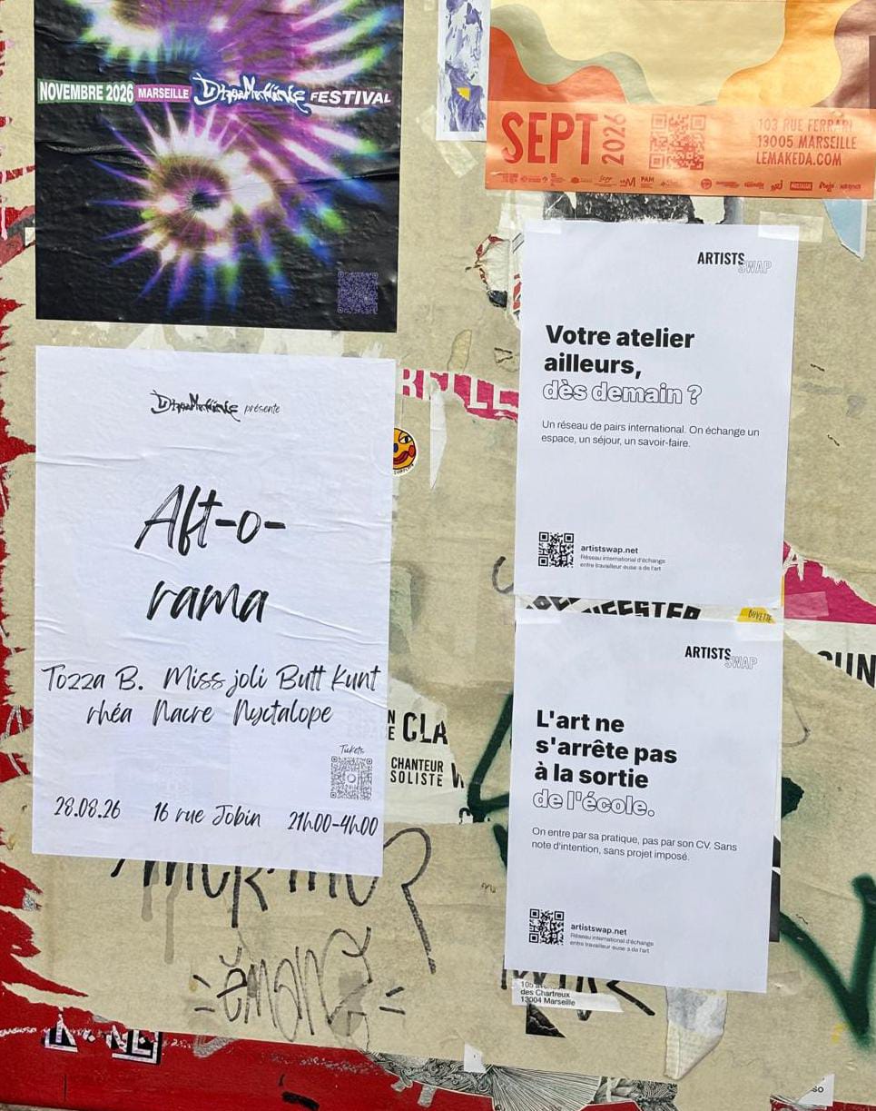 Diffusion des affiches Artistswap à la Friche la Belle de Mai à Marseille à l'occasion d'Art-O-Rama